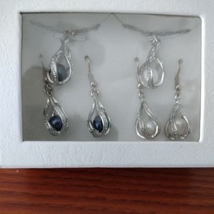 Brand NEW Set of necklaces and earrings. Dark blue and Pearl white